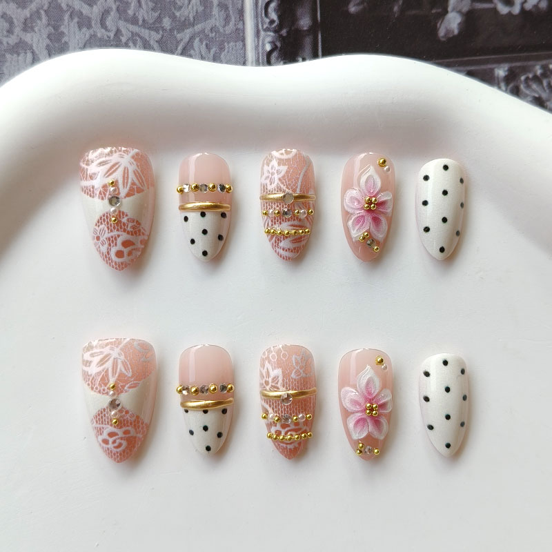 Nail Art Press On - 10 Stück 3D-vergoldete weiße Spitzenblumen, luxuriöse